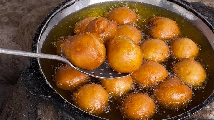 Bofrot vs. Puff Puff: End the Ghanaian Doughnut Debate! Bofrot vs. Puff Puff: End the Ghanaian Doughnut Debate!