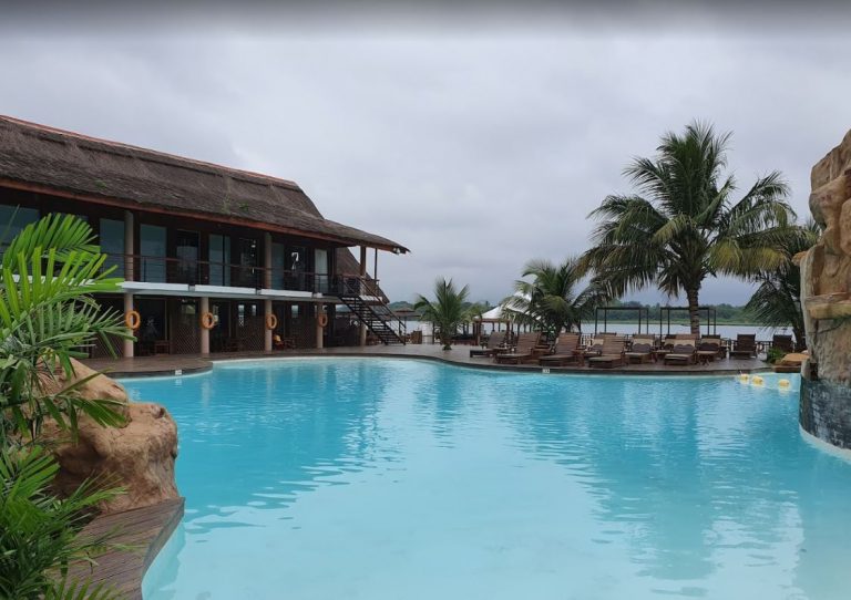 Aqua Safari resort pool 768x542