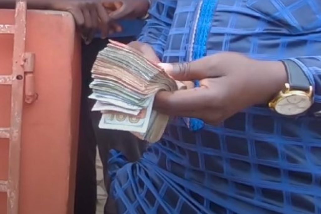 5 Scams Tourists Fall For in Ghana (and How to Avoid Them)